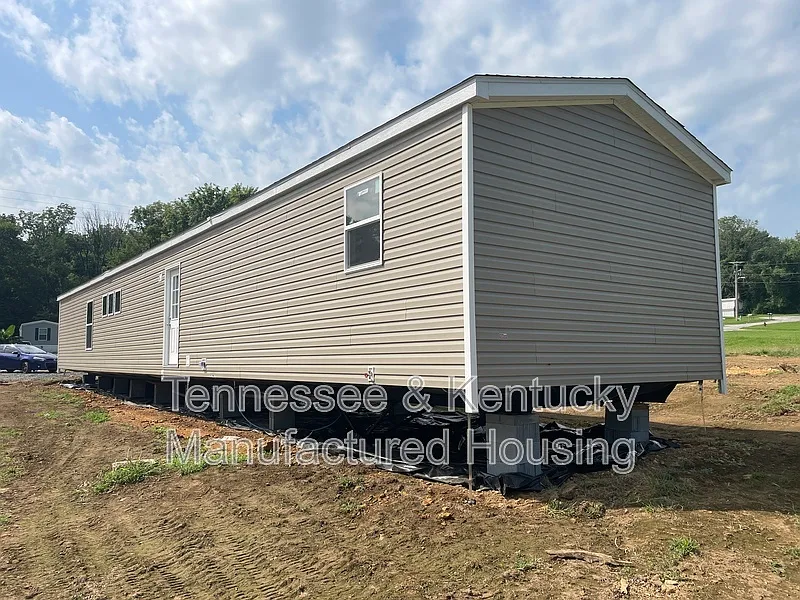 3 bed, 2.0 bath, 1200 sqft, $1,300 — Photo 2