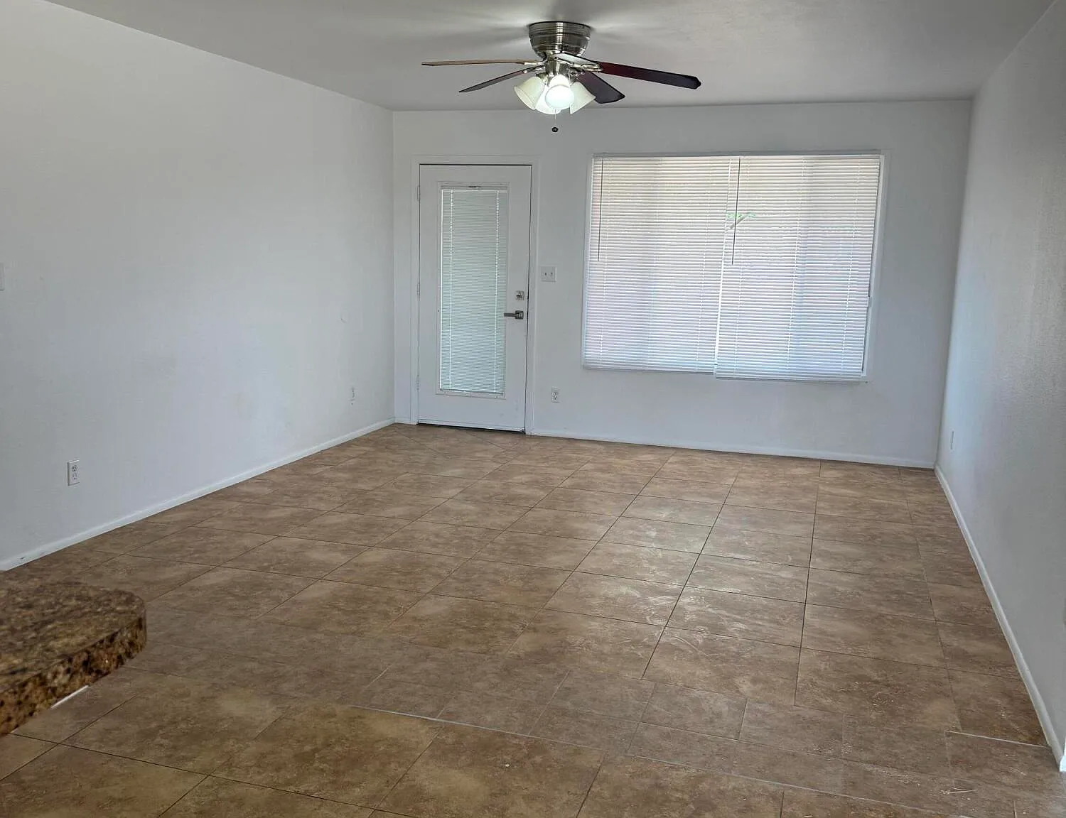 3 bed, 1430 sqft, $1,900 — Photo 2