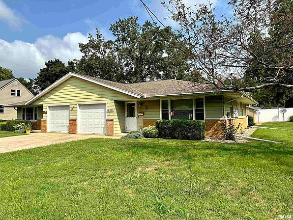 3rd image of 101 & 103 Gloria Dr