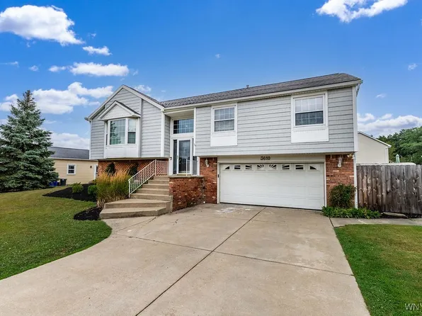 3610 Fox Run Dr, Hamburg, NY 14075