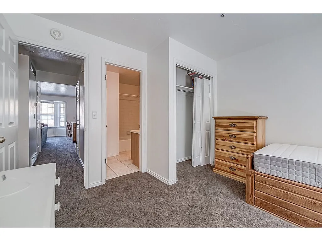 Building Photo - 949 N University Ave #17