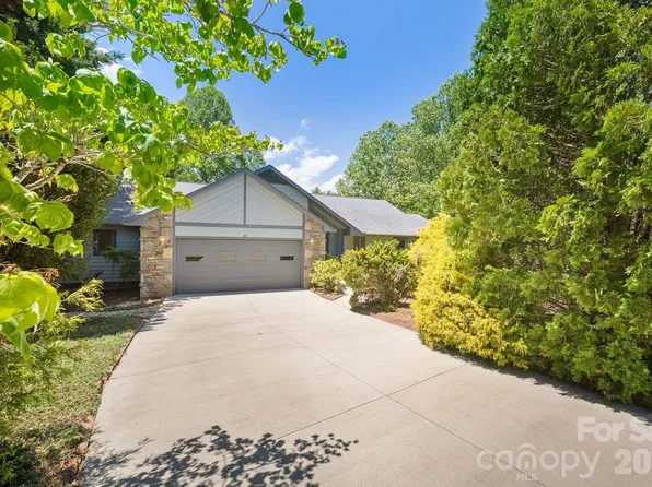 16 Zachary Ridge Rd, Asheville, NC 28804