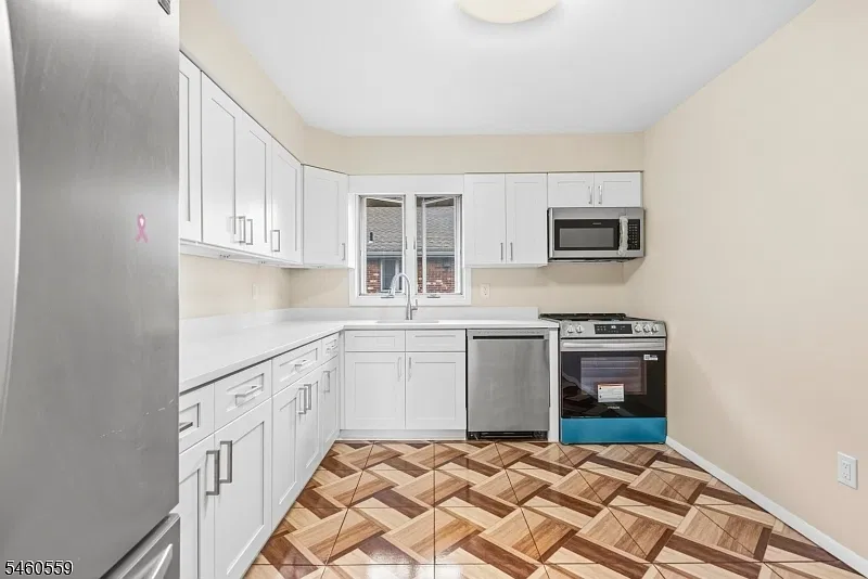 3 bed, 2.0 bath, 1260 sqft, $3,400 — Photo 3