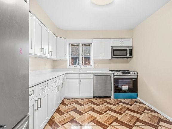 3rd image of 415 Morningside Ave