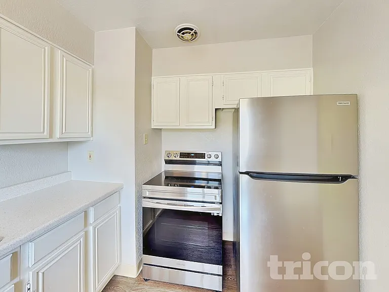 1370 University Ter — Photo 7