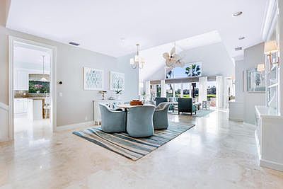 ZUSY 13653 Rivoli Dr Entry Detail  Livin