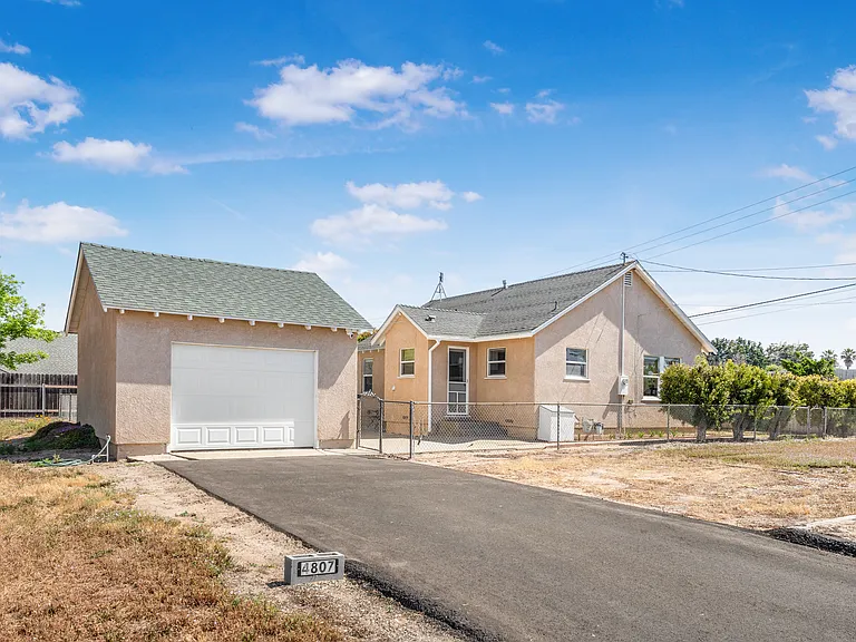 4807 Foxenwood Ln — Photo 1