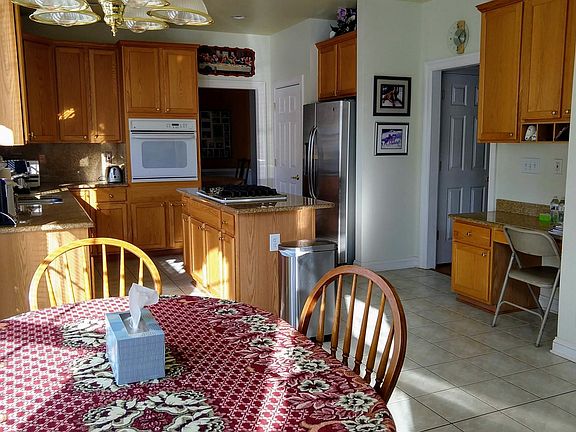 Kitchen and Breakfast Area