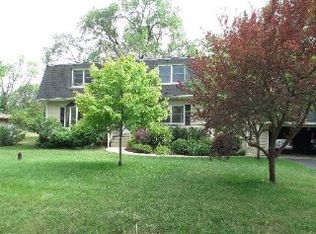 23W623 Walnut St, Roselle, IL 60172