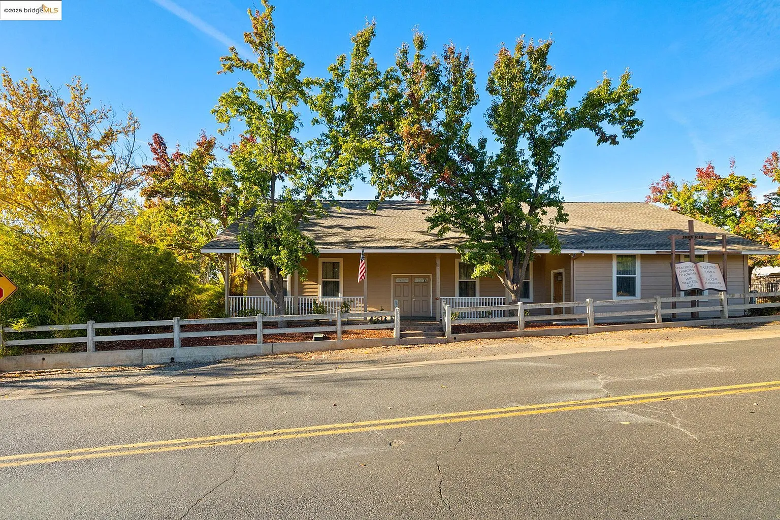 5033 Main St photo 1