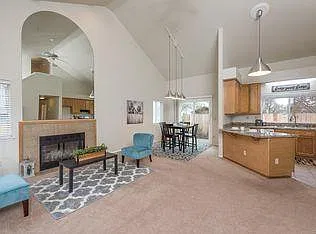 4 bed, 1575 sqft, $4,100 — Photo 2