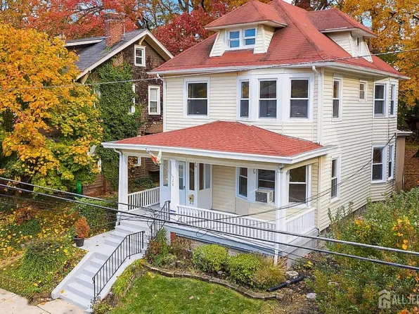 28 Oak Ln, Trenton, NJ 08618