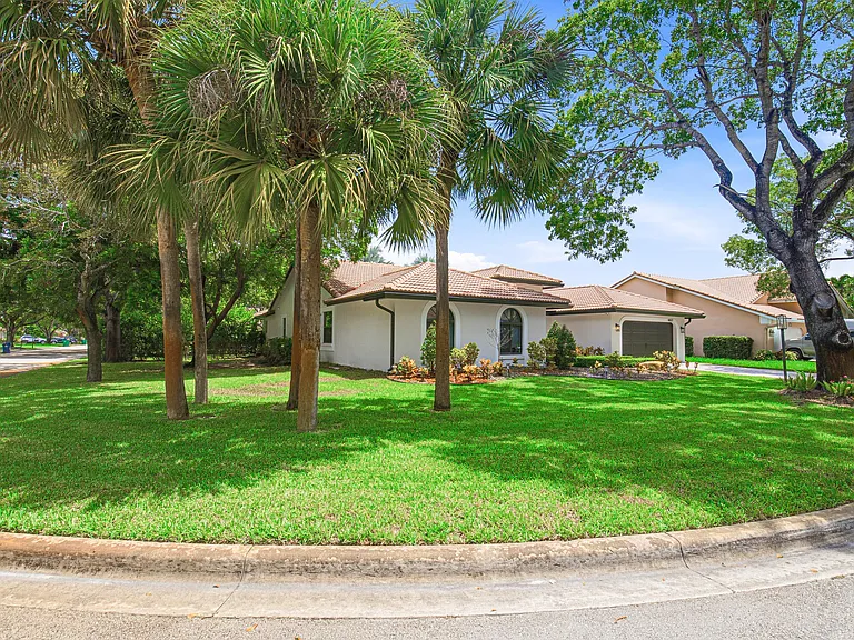 10027 NW 56th Ct — Photo 4