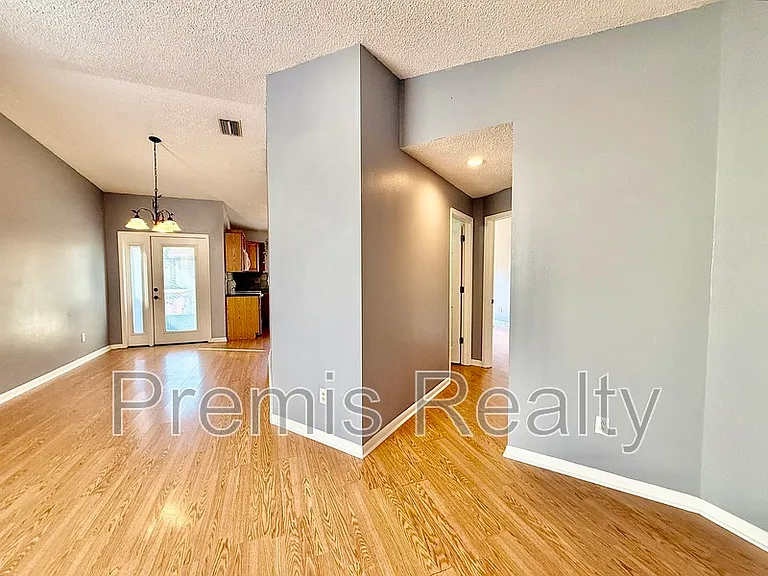 747 Brook St — Photo 11