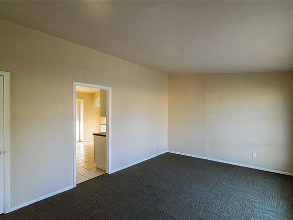 3rd image of 110 W Carolyn Dr W