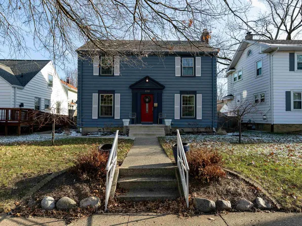 2718 West Dr, Fort Wayne, IN 46805