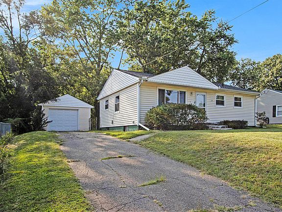 3rd image of 136 Kirkpatrick Dr