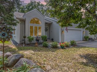 843 Southcross Dr E, Burnsville, MN 55306