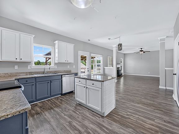 3rd image of 25 Red Maple Dr
