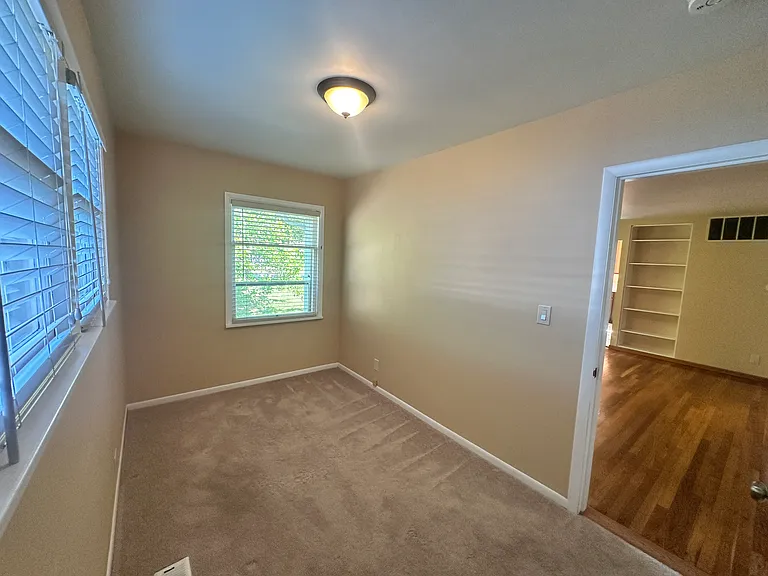 1420 E Victor St — Photo 12
