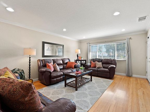 5th image of 3573 Cabrillo Ave