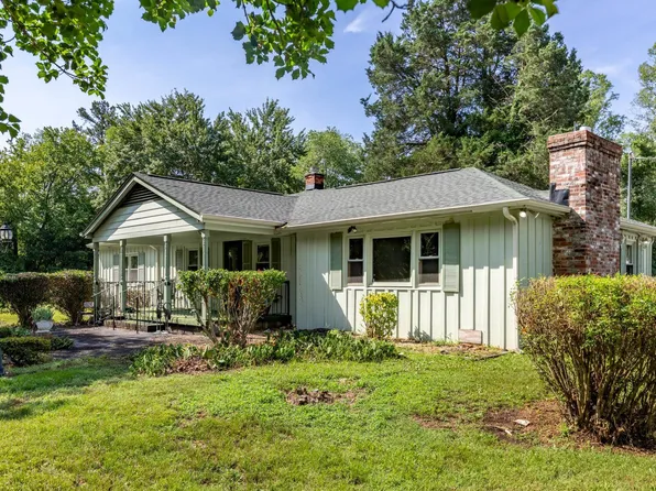 572 Maxfield Rd, Keswick, VA 22947