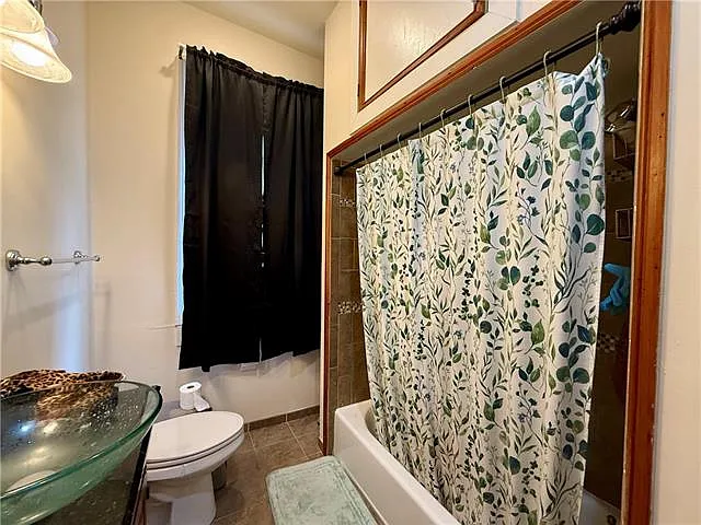 1016 N Robertson St — Photo 6