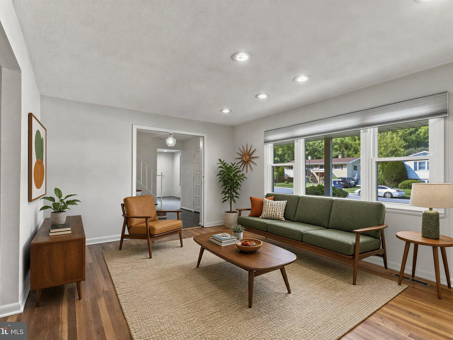4 bed, 2.5 bath, 2490 sqft, $3,300 — Photo 4