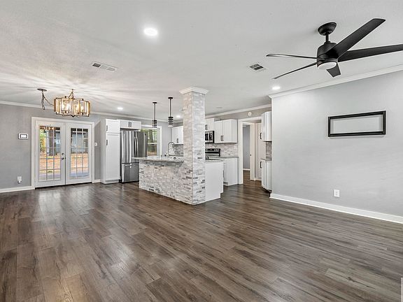 5th image of 113 Sierra Madre Ln