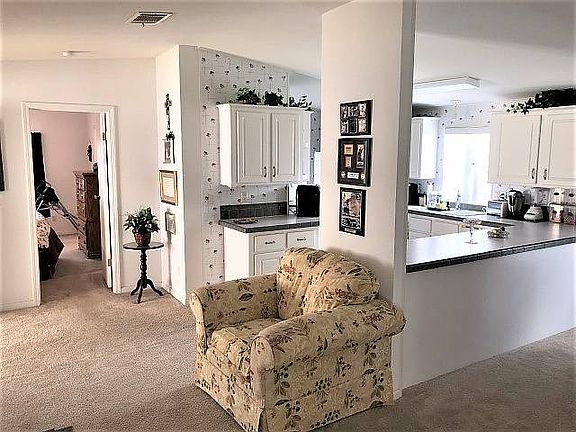 4th image of 318 Belle Field Ave