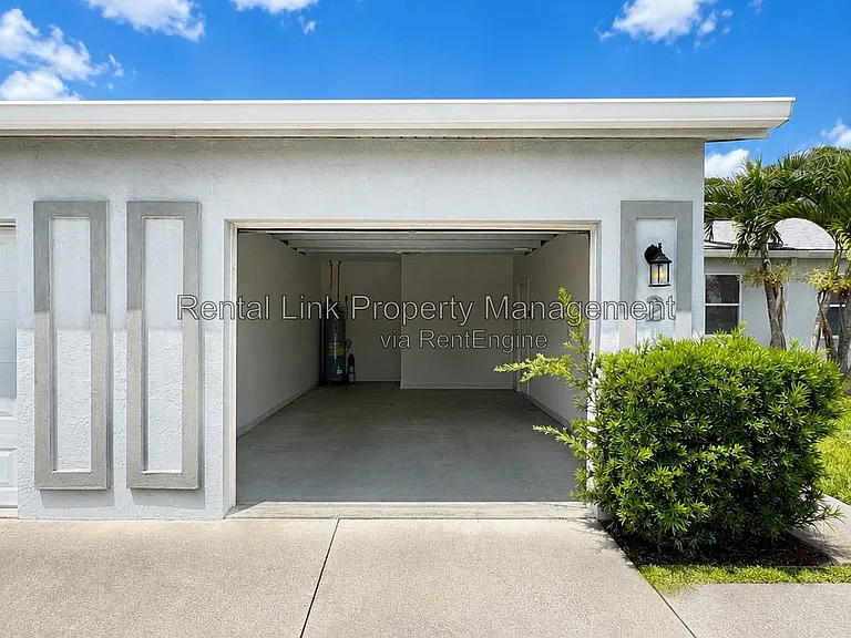 320 SW 3rd Pl #2 — Photo 33