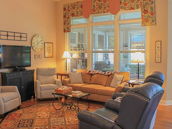 4th image of 1092 Creekwood Cir
