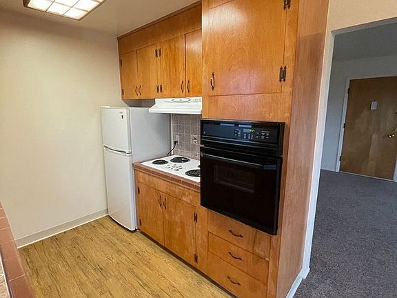 3rd image of 520 Grand Ave APT 7