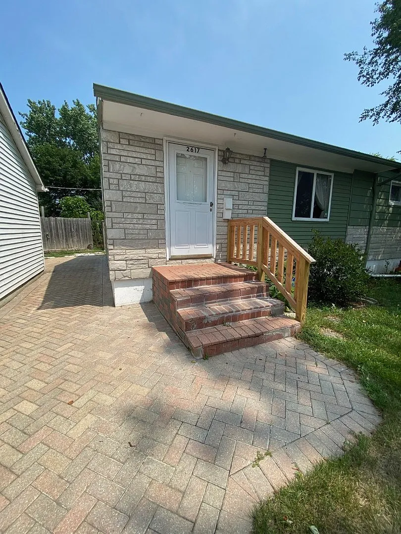 2617 Yeoman St photo 1