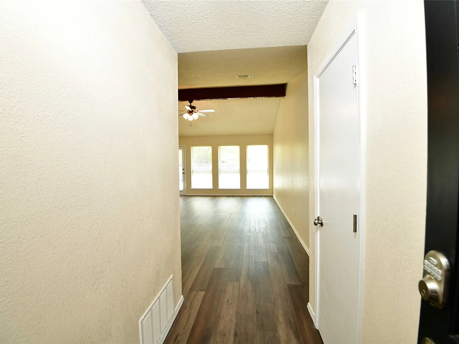 3 bed, 2.0 bath, 1551 sqft, $1,750 — Photo 4