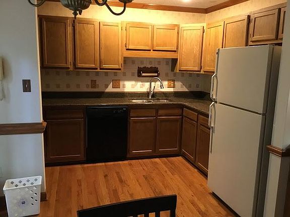 3rd image of 200 Woodcroft Pkwy