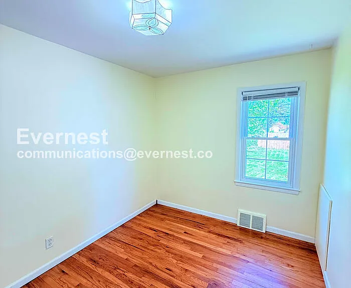 1313 Donald Ave — Photo 20