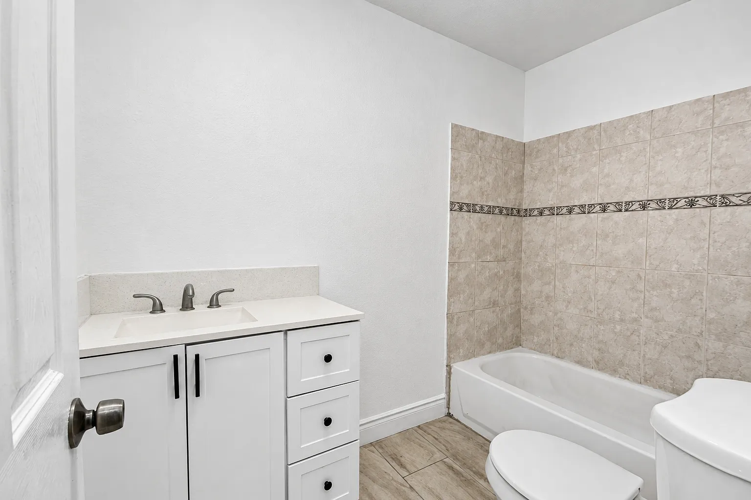 917 N H St — Photo 2
