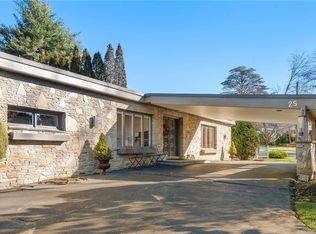 25 Firethorn Ln, Cranston, RI 02920