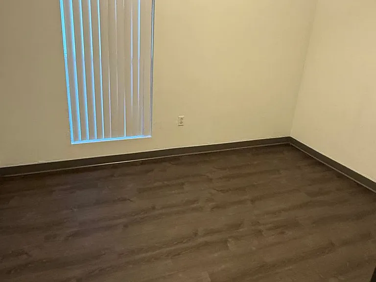 Pointe West Apartments — Photo 11