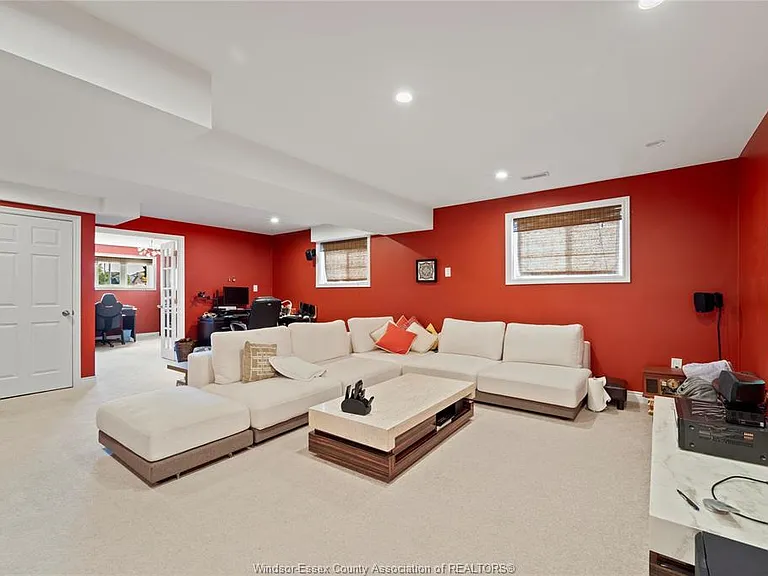 398 Poplar Dr — Photo 30