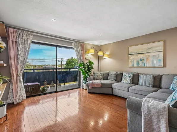 32 Whites Ave #D43, Watertown, MA 02472
