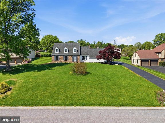 2nd image of 1808 Blacklatch Ln