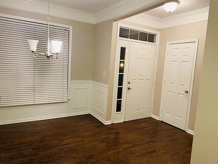 518 Sandringham Dr — Photo 11