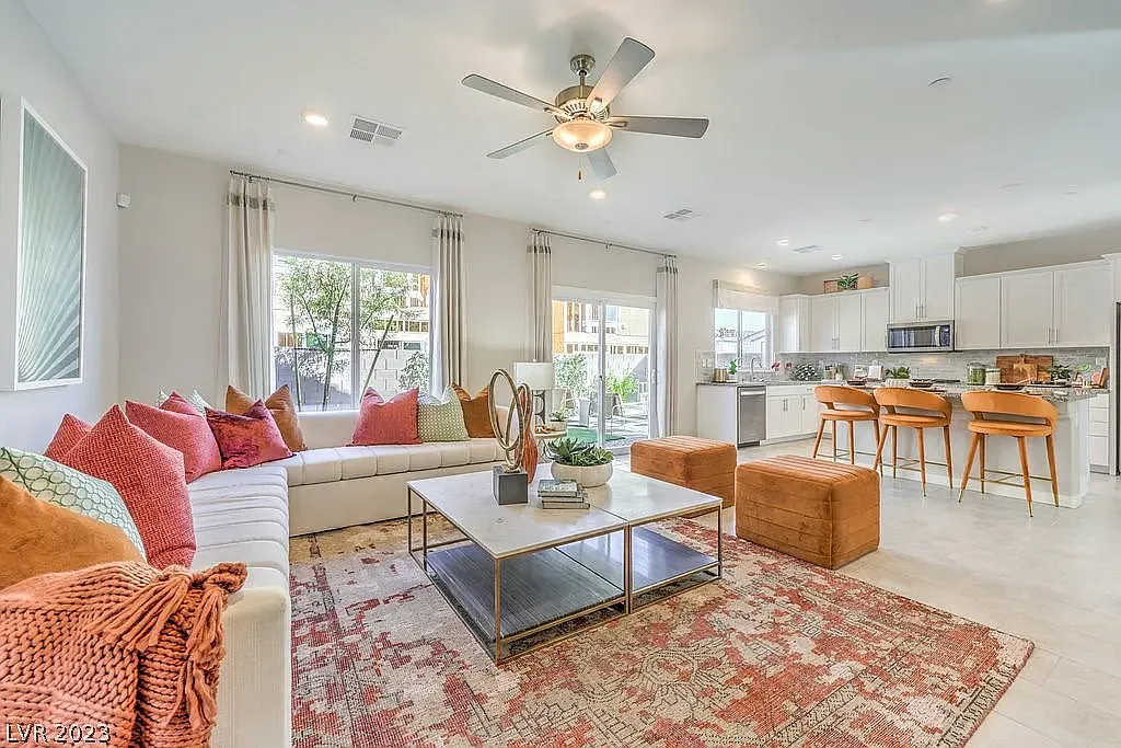 5 bed, 2946 sqft, $2,999 — Photo 3
