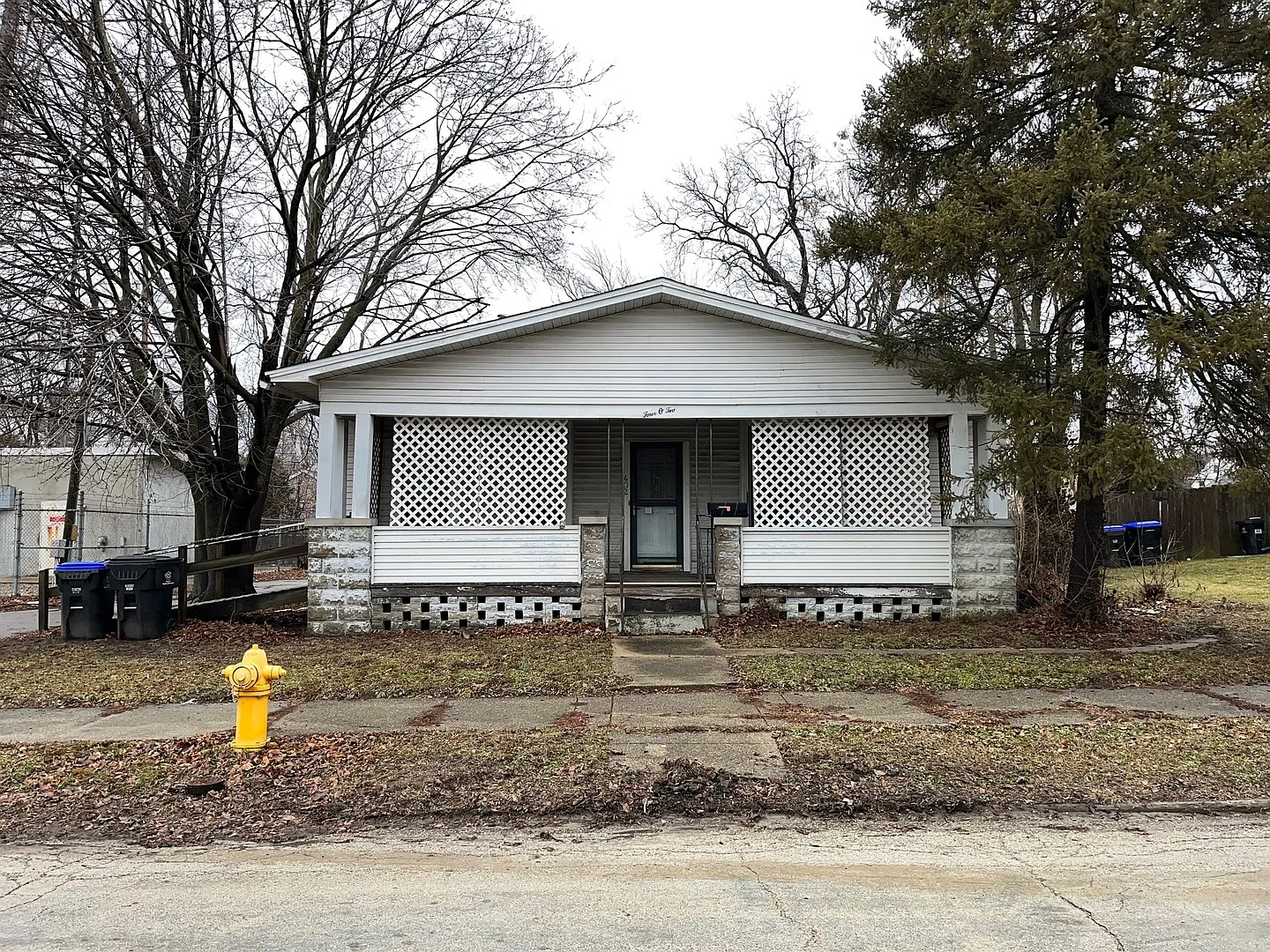 402 Douglas St photo 1