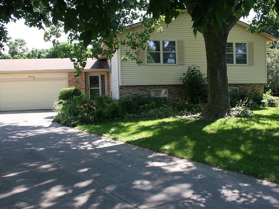 1st image of 2610 Stanbrook St
