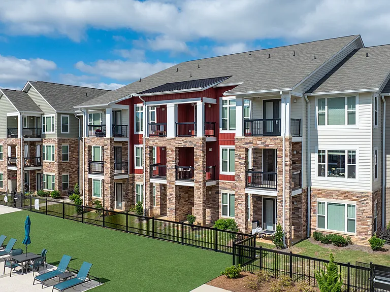 Addison Ridge Apartments — Photo 33