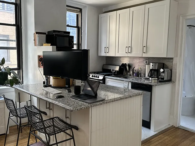 162 W 56th St #1607 — Photo 4