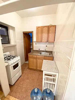 Rented by Warren T Real Estate Corp. | media 20